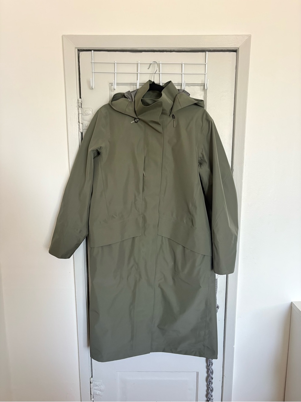 Veilance Arc’teryx Womans Green Hooded Raincoat
